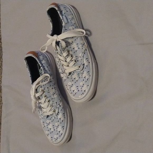 Women's Vans NWOT - Picture 2 of 5